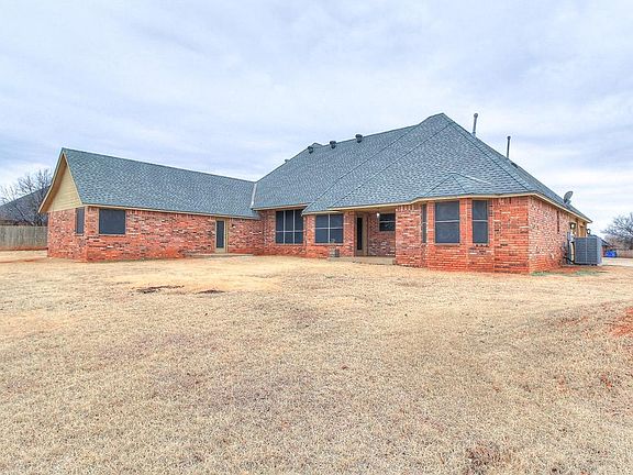 2nd image of 1214 Rocky Top Cir