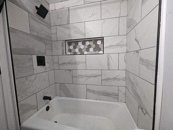 2nd image of 124 S 2nd St #202