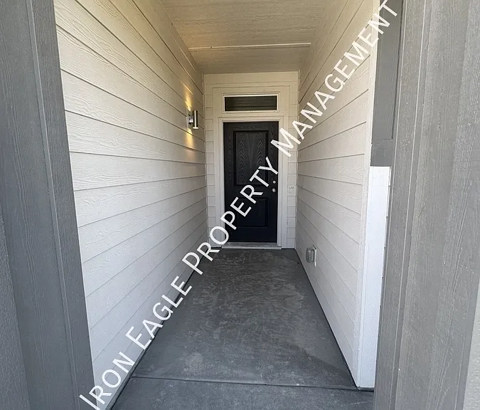 4363 W Sunny Cv — Photo 2