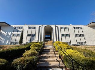 Warwick Gardens, Kansas City, MO 64111