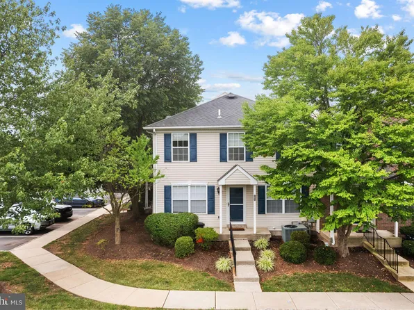 102 Newport Ct, Harleysville, PA 19438