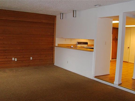 3rd image of 609 Masefield Cir