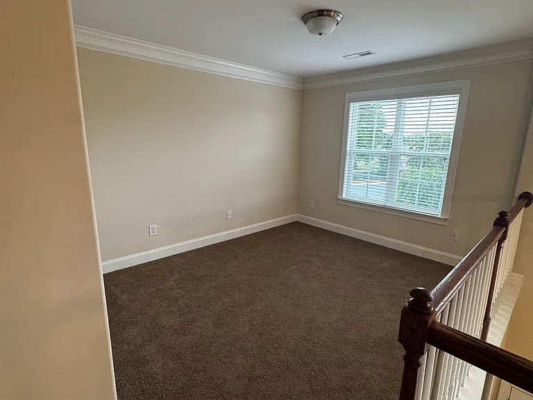 1252 United Ct — Photo 7