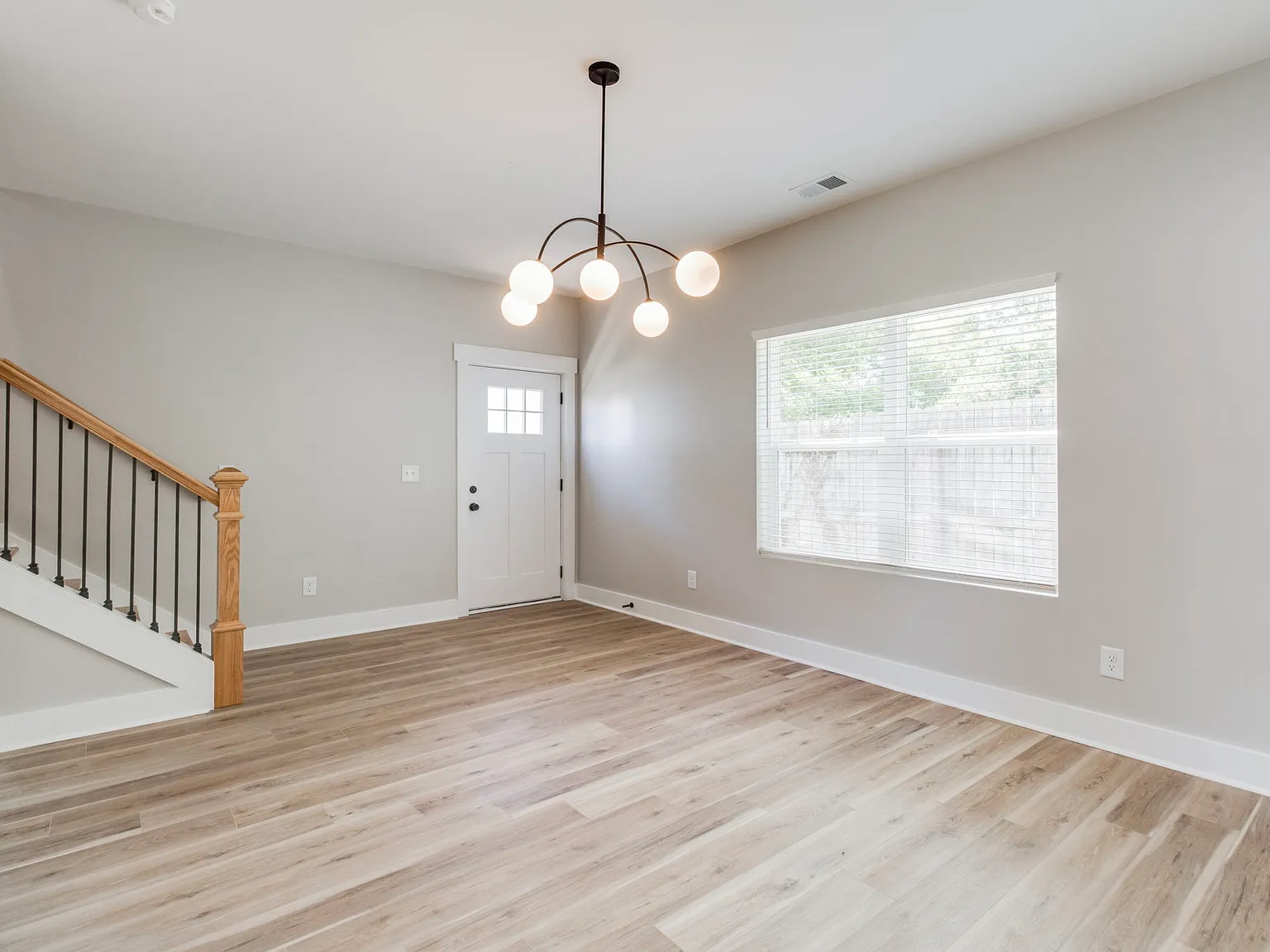 4 bed, 1980 sqft, $4,700 — Photo 4