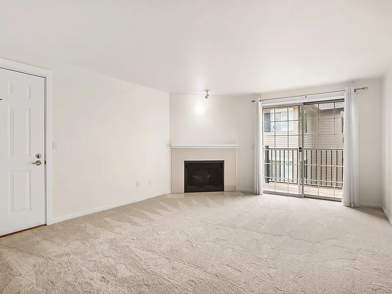 221 9th St #C303 — Photo 2