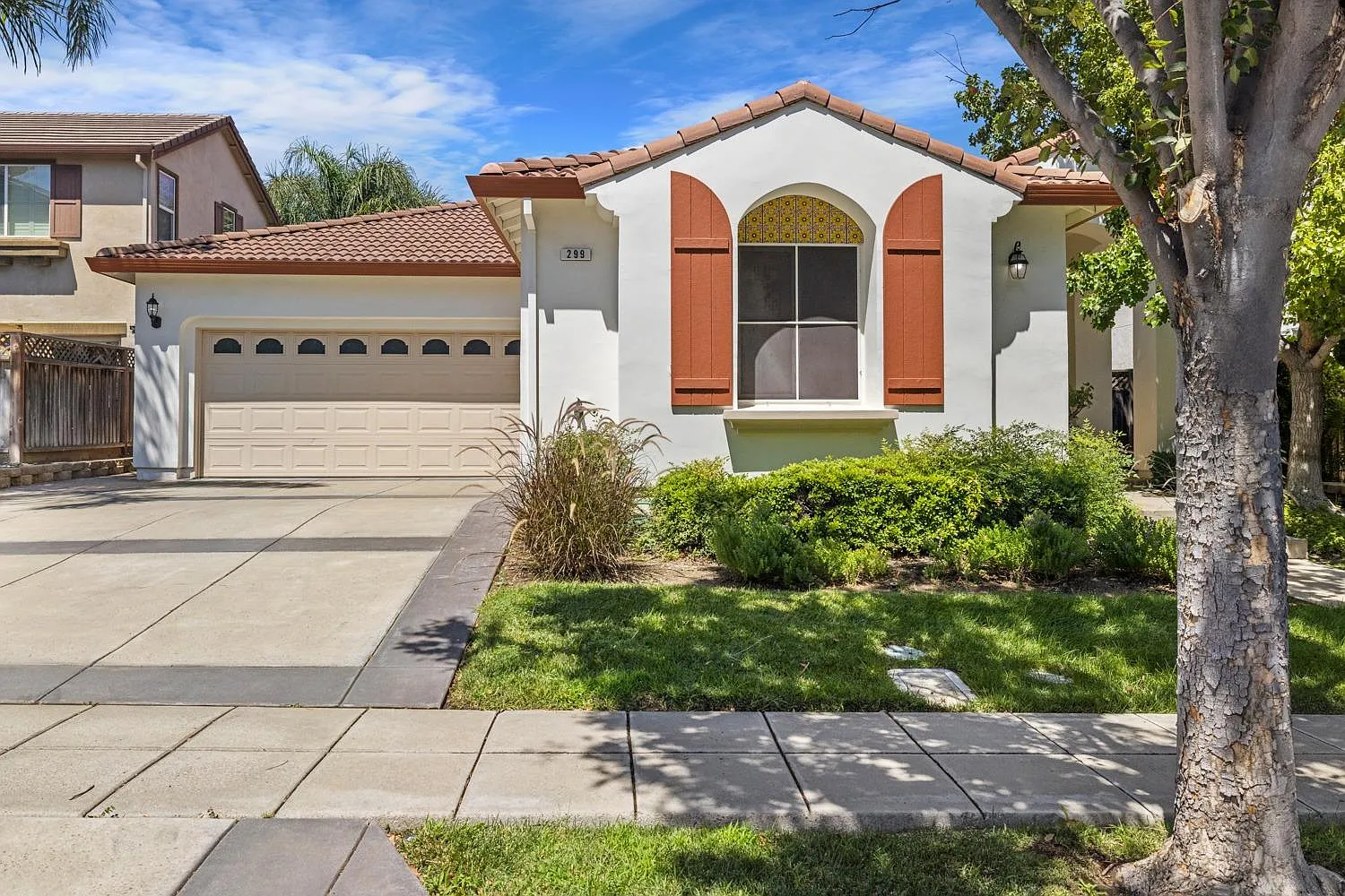 299 Collins Ave photo 1