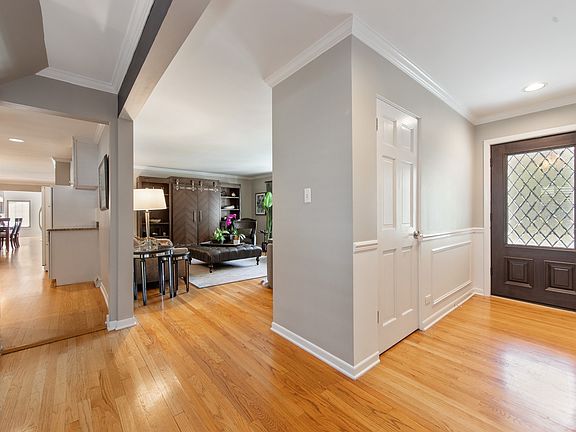 3rd image of 4745 Lawn Ave