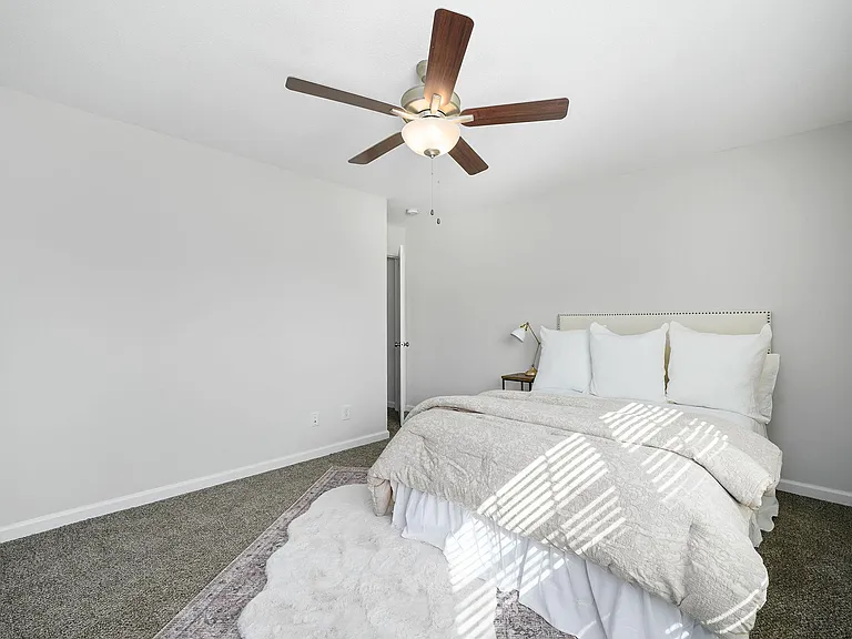 401 Victory Rd — Photo 54