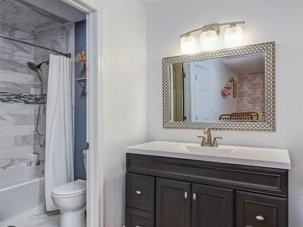 347 Jester Ct, Old Bridge, NJ 08857