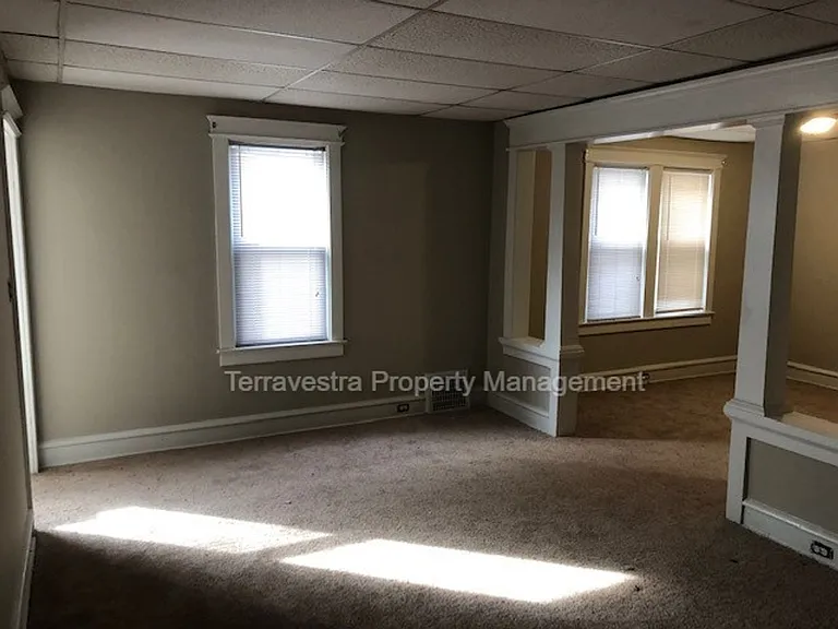 31 Lane Ave — Photo 5
