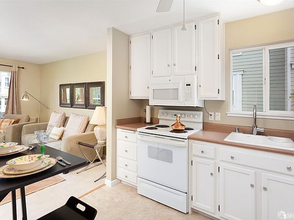 3rd image of 2250 24th St Unit 335