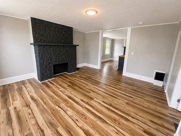 3rd image of 20 Orchard St Floor 2