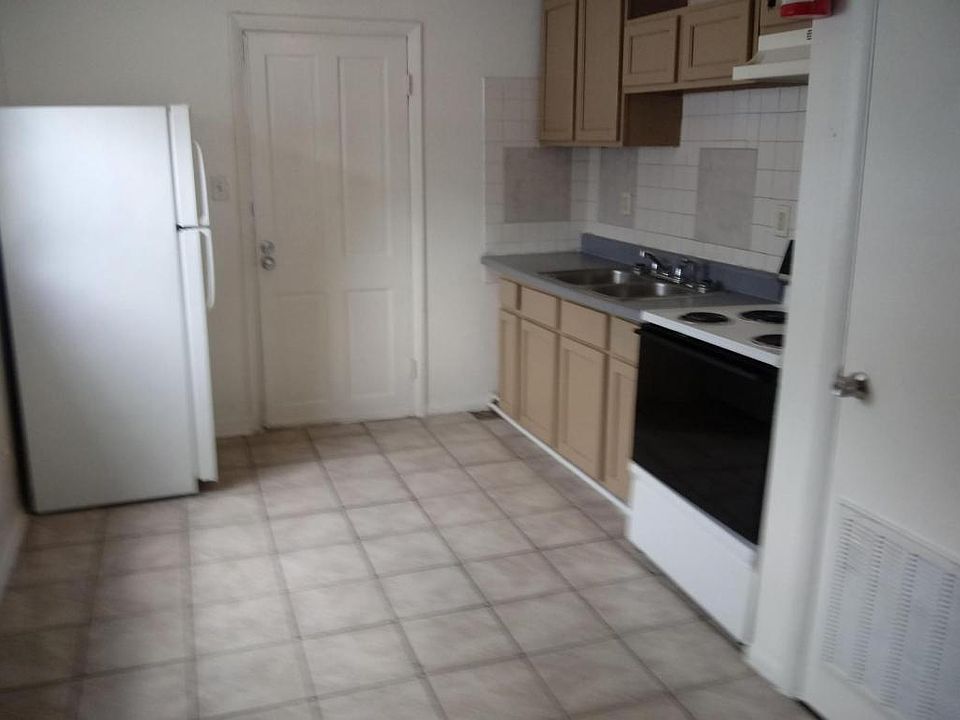 2nd image of 1429 E 143rd Ave APT B