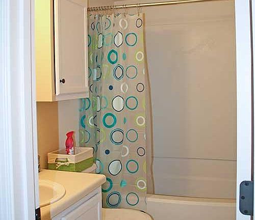 Hall bath has tub/shower.