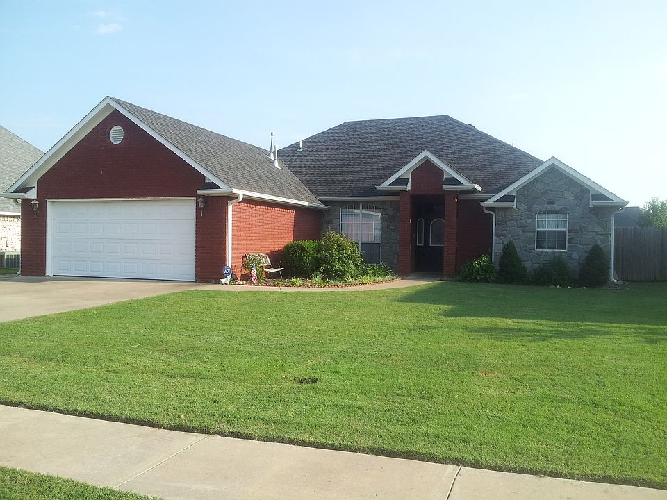 Beautiful Full Brick w Stone