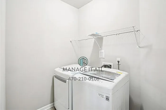 2558 Village Park Bnd — Photo 30