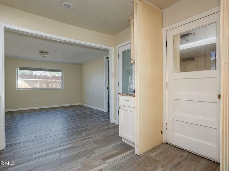 9309 Montgomery Dr — Photo 8