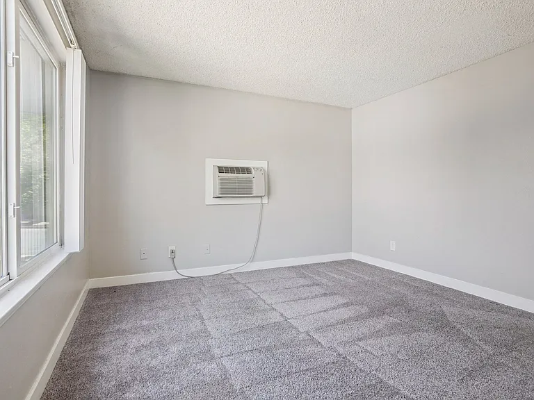 Windmill Apartments — Photo 19
