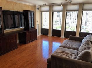 100 E Walton St APT 10DE, Chicago, IL 60611