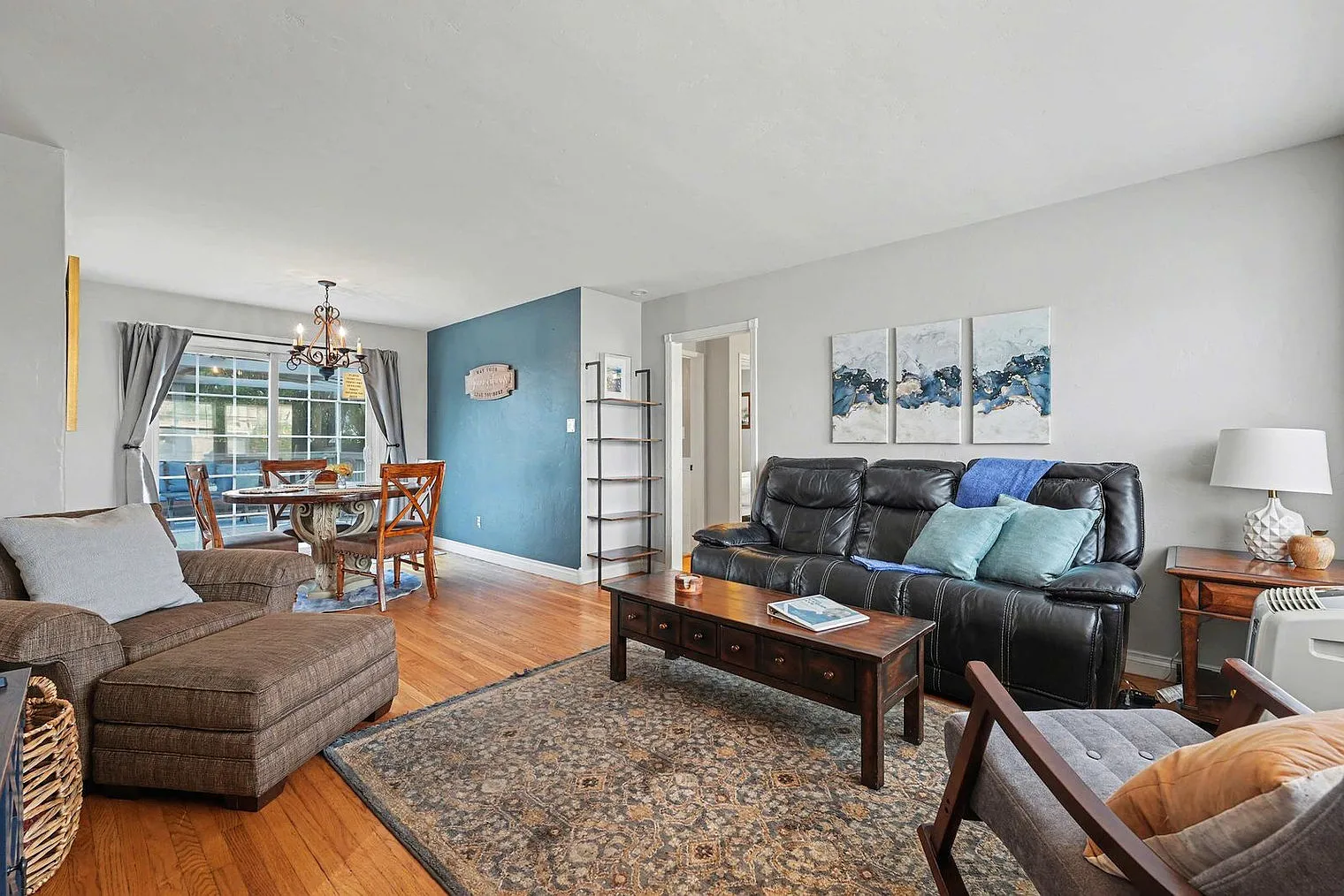 2 bed, 1.0 bath, 818 sqft, $5,189 — Photo 1