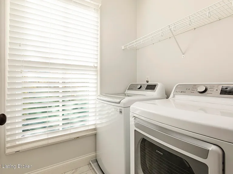 9409 Civic Way — Photo 30