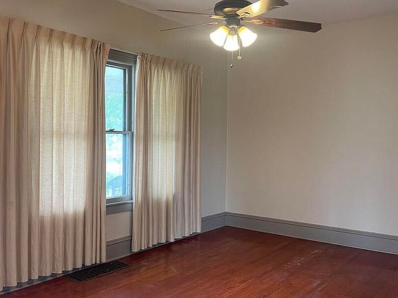 2nd image of 644 3rd Ave S