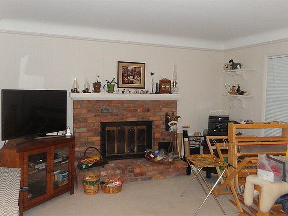 5th image of 21724 Centennial St