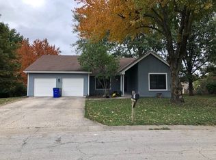 517 SE Bayberry Ln, Lees Summit, MO 64063