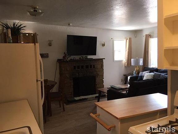 3rd image of 2528 Armstrong Ave