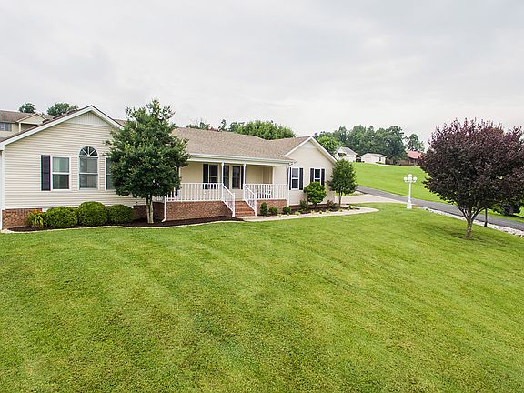 2nd image of 790 Hillcrest Dr