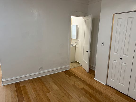 3rd image of 5000 N Kenmore Ave #304