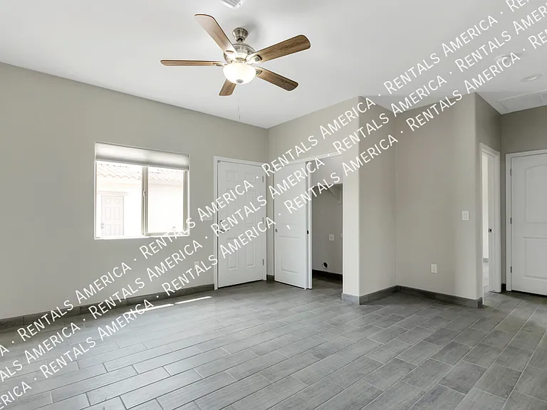 820 E 35th St #2 — Photo 5