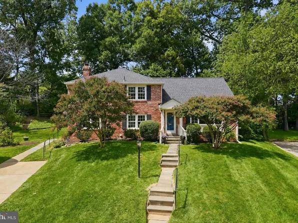 6 Geneva Mason Ct, Potomac, MD 20854