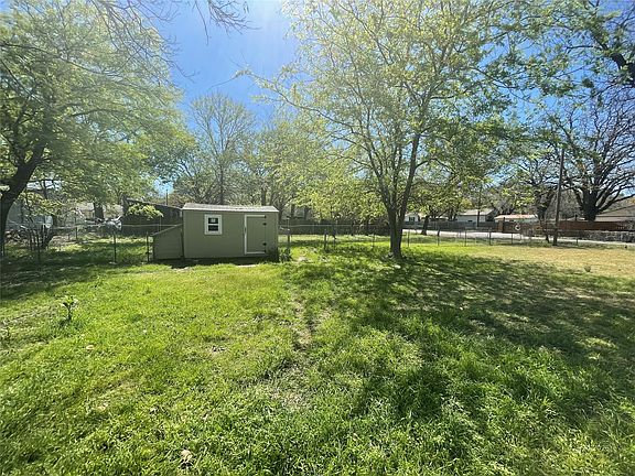 4th image of 1100 Poe St