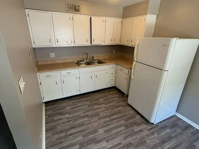 Naveen Pine Apartments — Photo 9