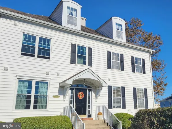 104 Lantern Dr, Doylestown, PA 18901