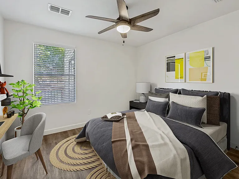 1704 S Jennings Ave — Photo 18