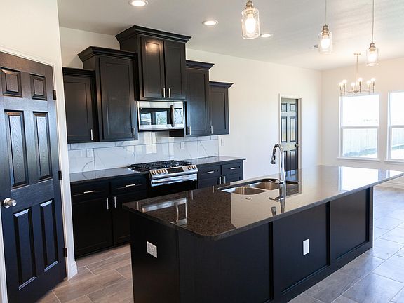 4th image of 1501 Main Dr
