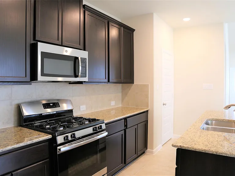 8139 Fairfield Manor Way — Photo 10