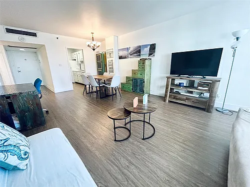 100 Lincoln Rd #922 Photo 1