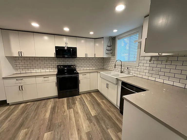 2120 E Grand Ave — Photo 10