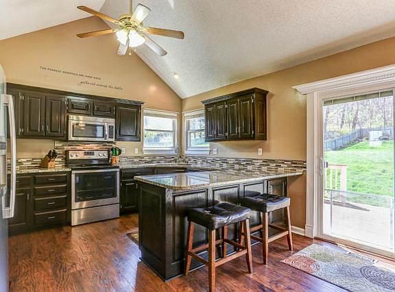 3rd image of 436 Foot Hill Dr