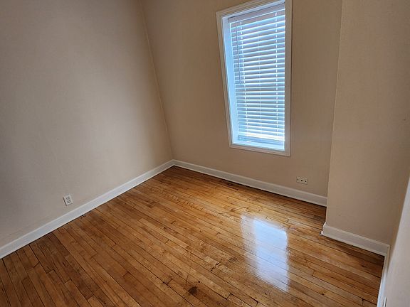 5th image of 112 S Chicago Ave