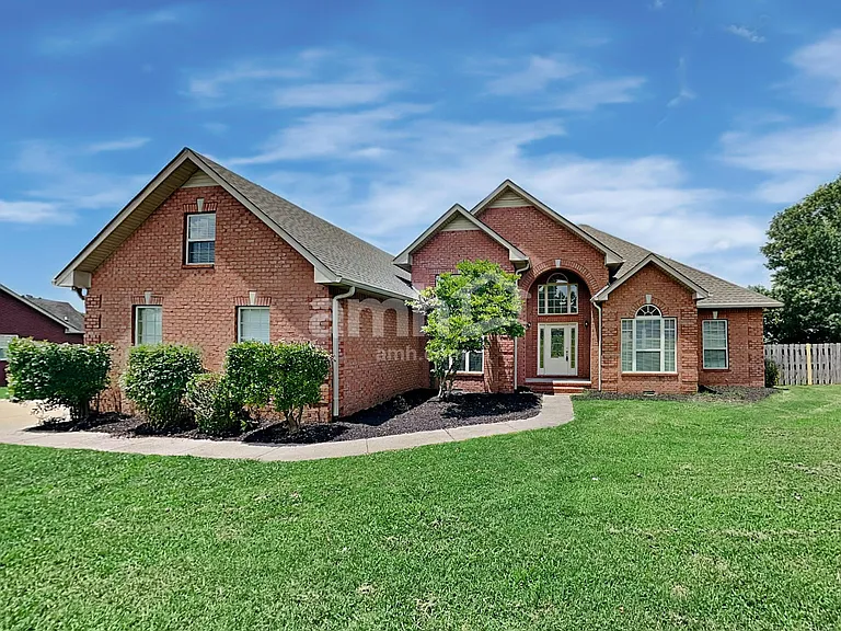 210 Fox Hunt Ln — Photo 1