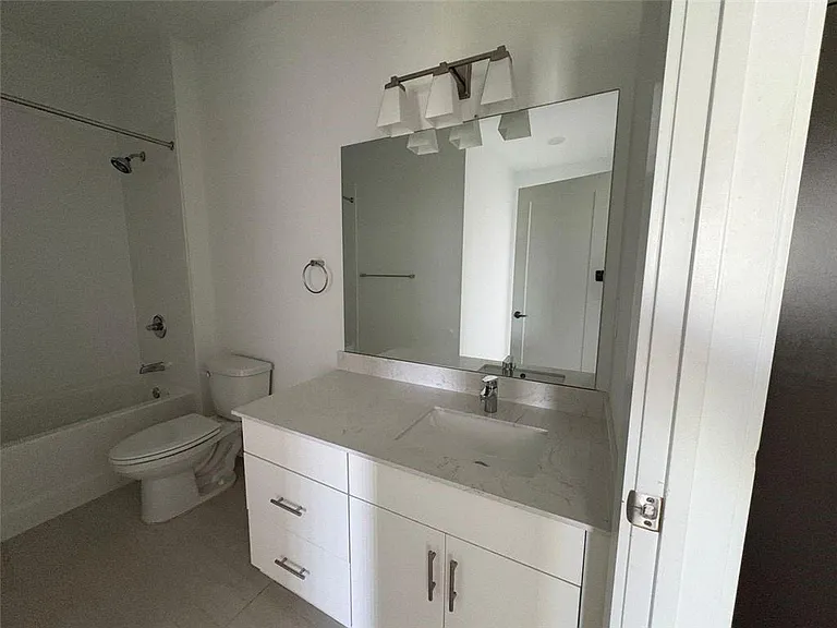 525 Parkway Dr NE #512 — Photo 16