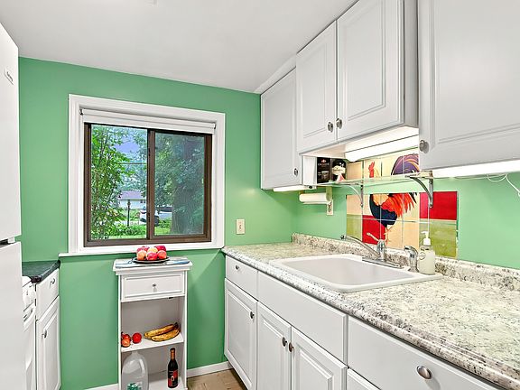 3rd image of 31525 71st St
