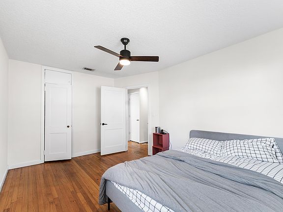 3rd image of 4817 Kerle St