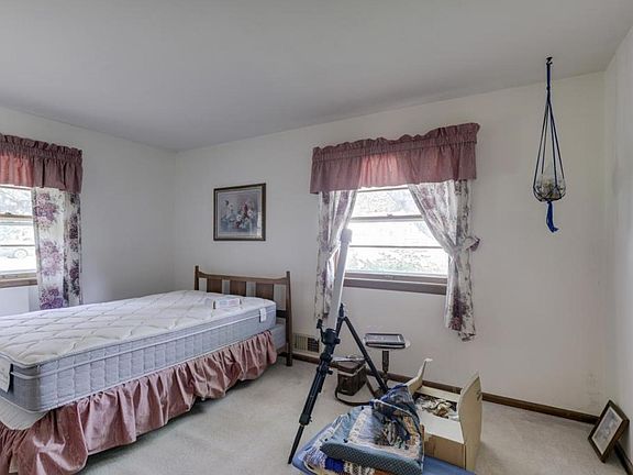 4th image of 12917 Penn Ave S