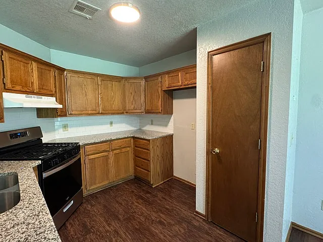 204 S Chanda Ln — Photo 11