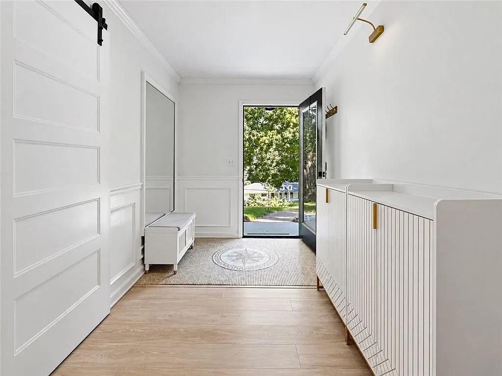 5 bed, 4.0 bath, 3076 sqft, $4,900 — Photo 4